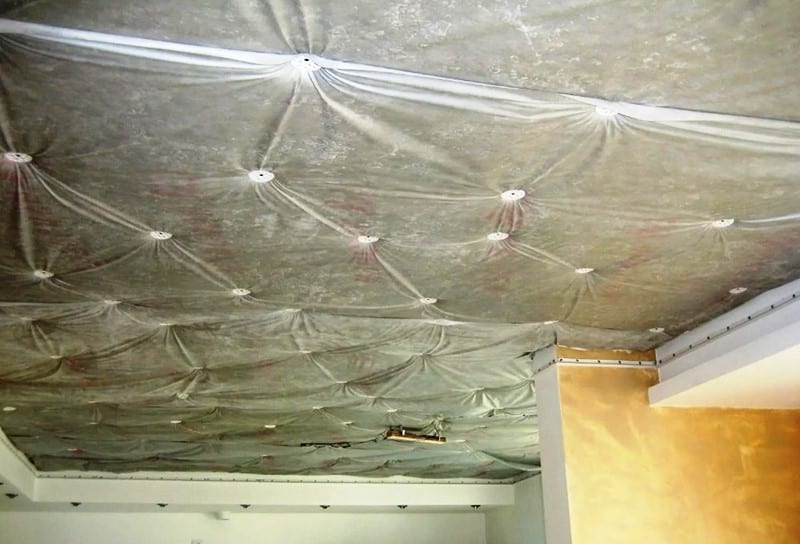 Когда нужно устанавливать шумоизоляцию под натяжной потолок