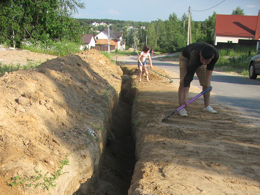 Траншеи для укладки водопроводных труб