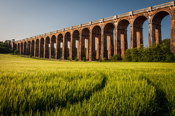 A photo of a viaduct containing leading lines to draw in the viewers attention
