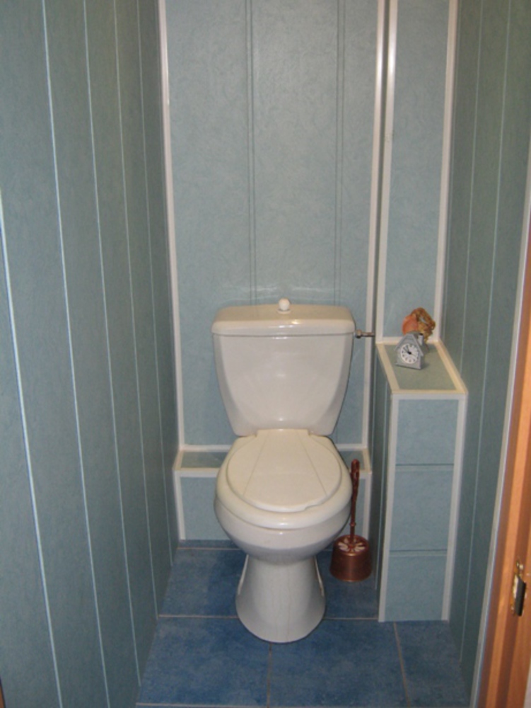 Ремонт туалета стеновыми панелями фото