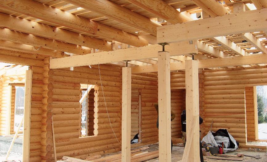 Лаги потолка в деревянном доме:  усилить деревянные балки перекрытия .