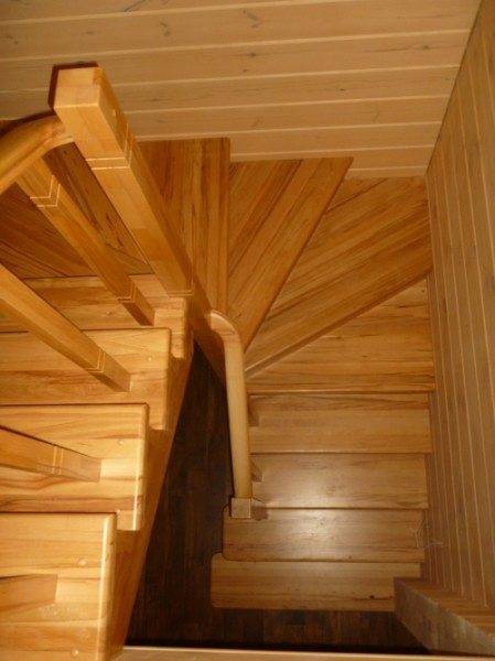 Деревянная забежная лестница