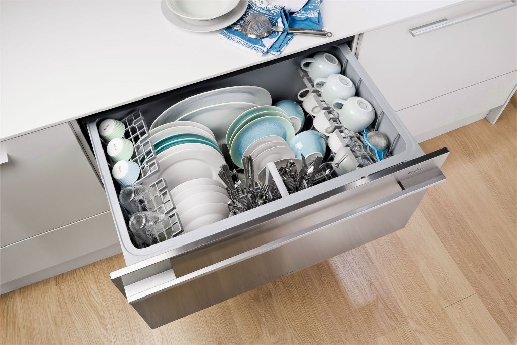 установка современной посудомоечной машины