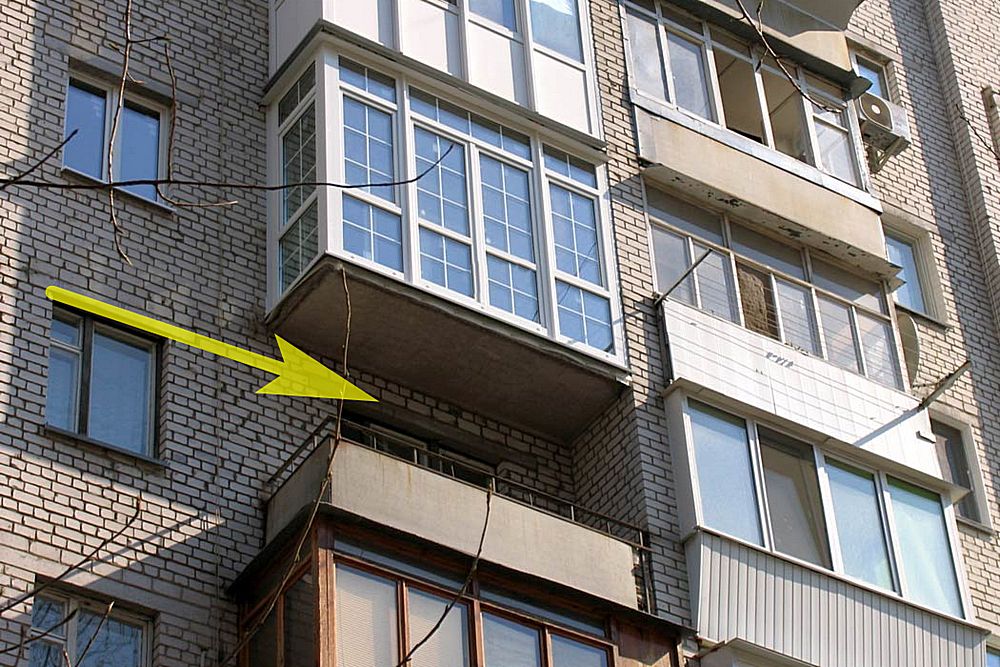 Хороший пример того, что окружение у балкона может быть разное.