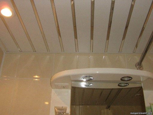 Какие делают потолки в ванной комнате фото и туалете