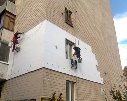 Процесс утепления фасада квартиры с помощью пенопласта
