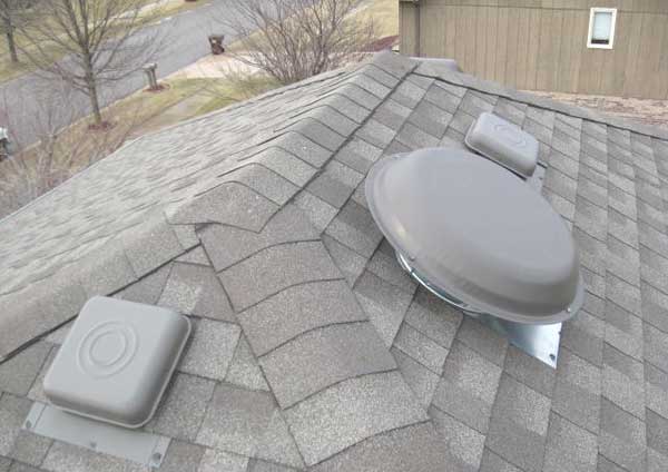 Hip roof ventilation